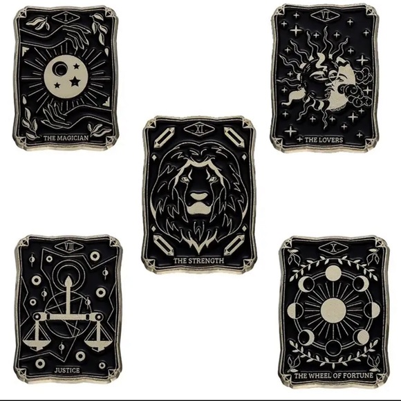 $1 TAROT CARD PIN/BROOCH. ENAMEL/METAL. NEW. $1 WITH ANY $10 ORDER OR MORE - Picture 3 of 16